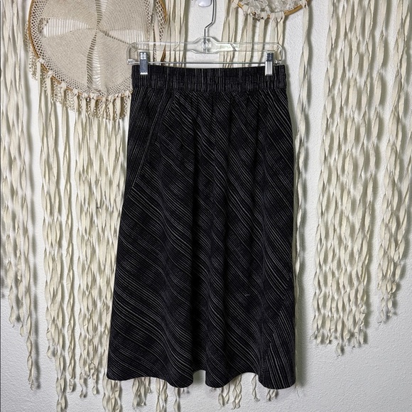Athleta Arrival Elastic Waist Black and White Stripe A-Line Midi Skirt Size 4 - Picture 15 of 16
